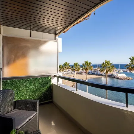 דירה Beachfront With Stunning Sea Views