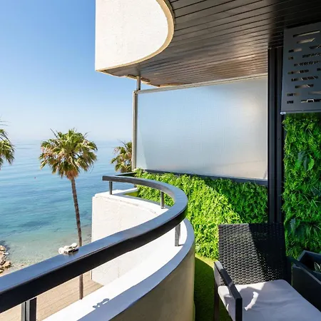 Beachfront With Stunning Sea Views Lejlighed
