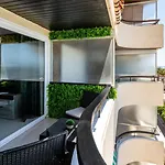Beachfront With Stunning Sea Views * 马尔韦利亚