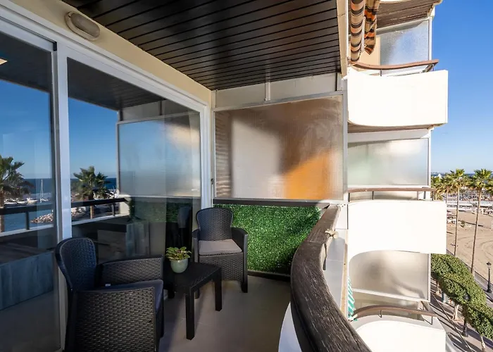 Апартаменты Beachfront With Stunning Sea Views *