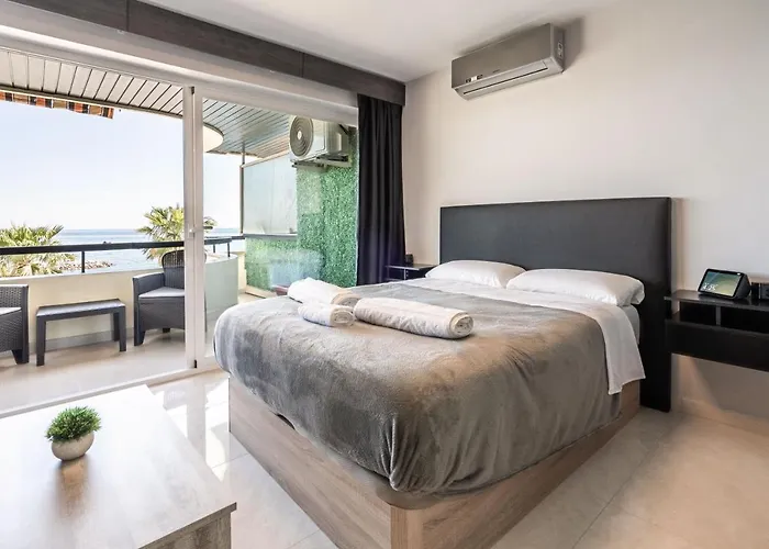 Апартаменты Beachfront With Stunning Sea Views Марбелья